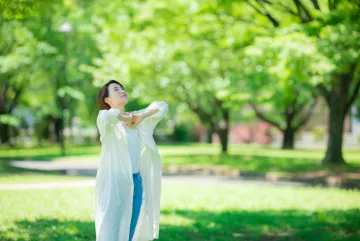 女性がリラックスしている様子